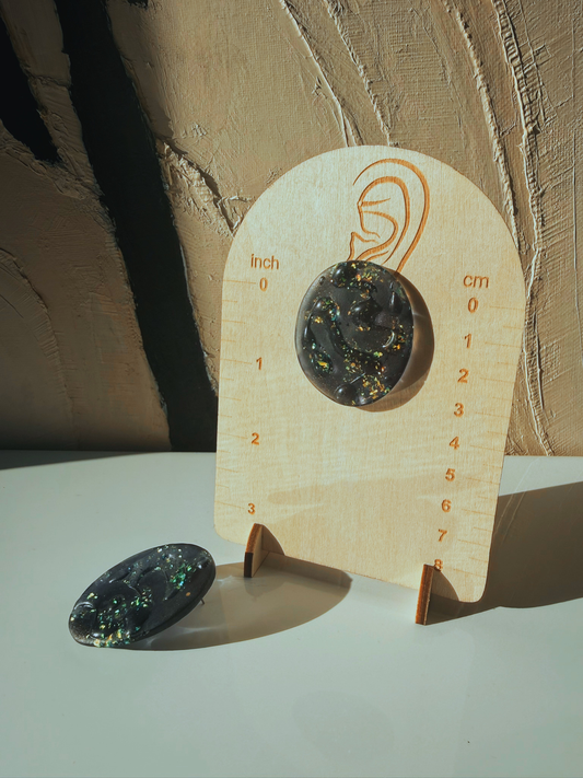 Iconic Noir Glow Studs