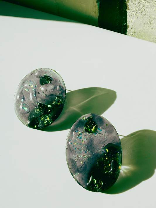 Iconic Noir Glow Studs